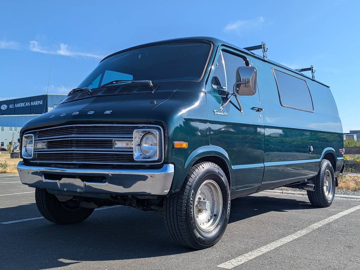 Dodge-b200-1977-green-1