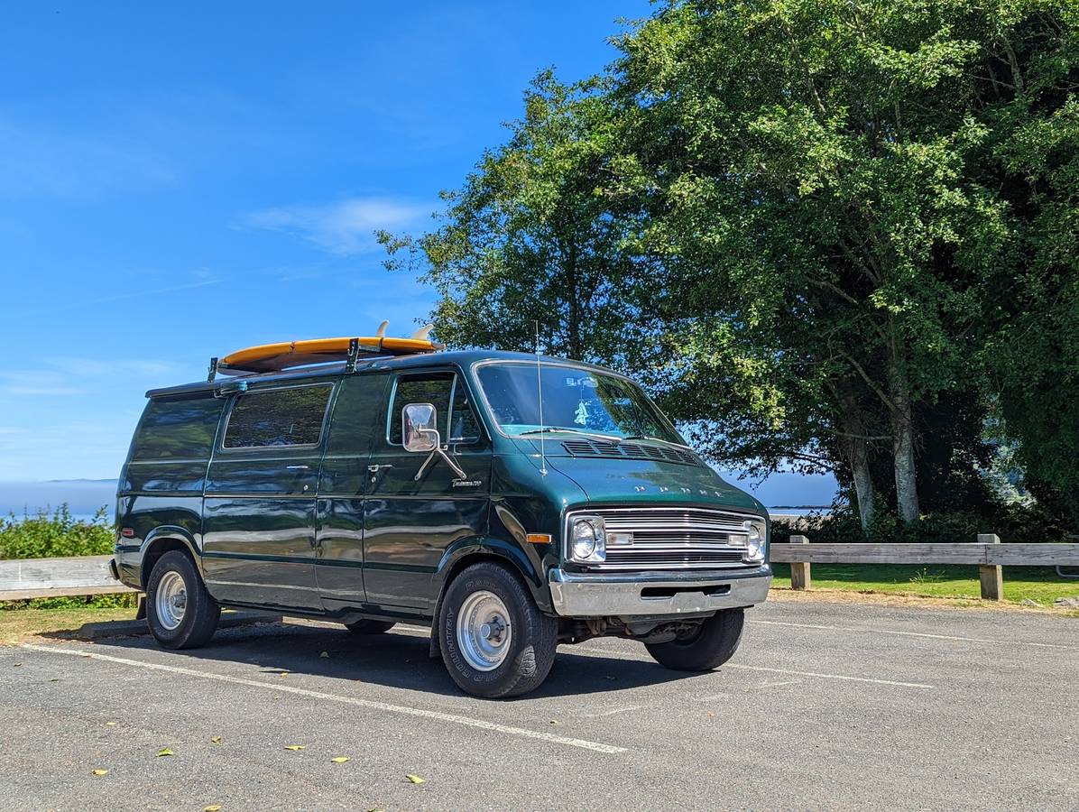 Dodge-b200-1977-green-17
