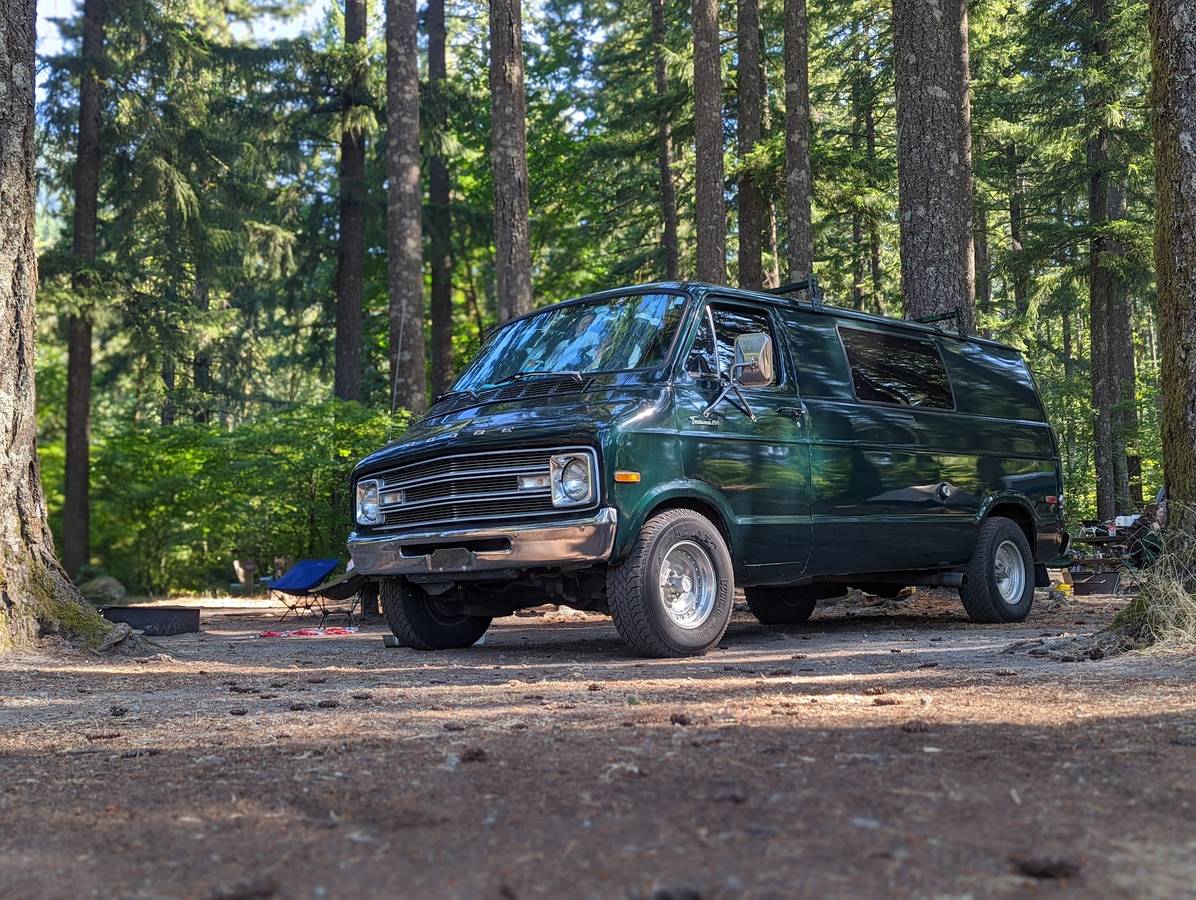Dodge-b200-1977-green-18
