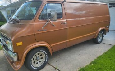 Dodge-b200-1978-custom-1