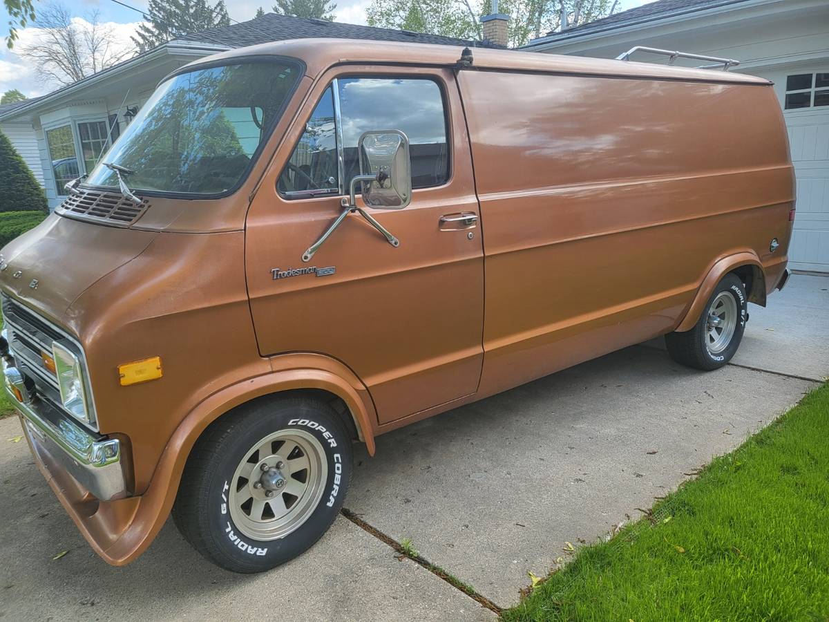 Dodge-b200-1978-custom-1