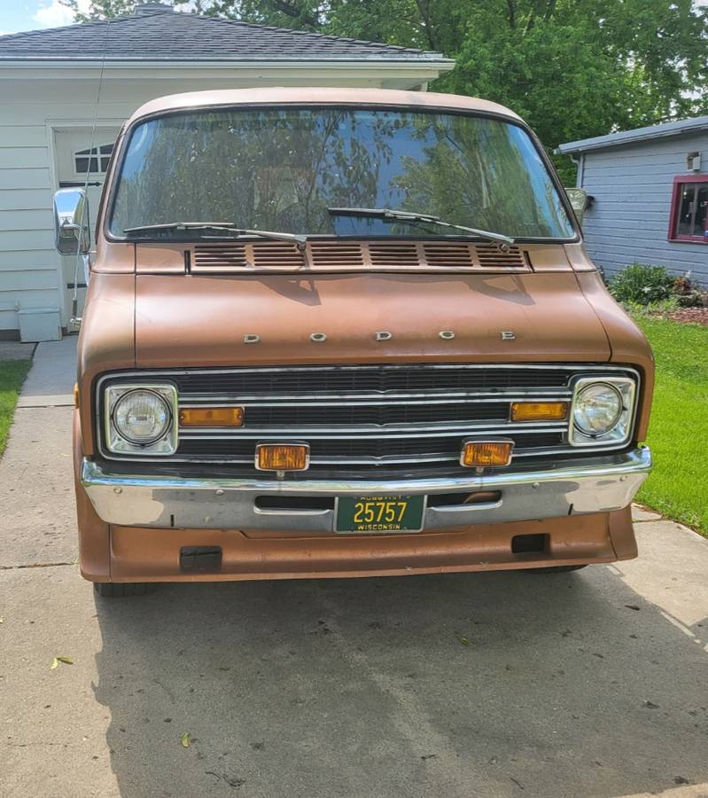 Dodge-b200-1978-custom-3