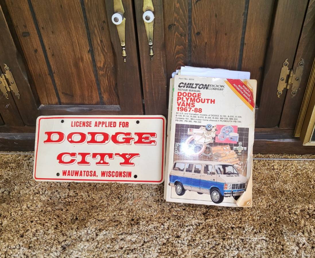 Dodge-b200-1978-custom-8