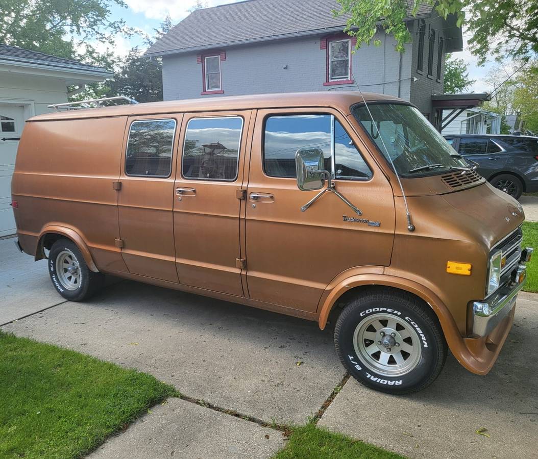 Dodge-b200-1978-custom