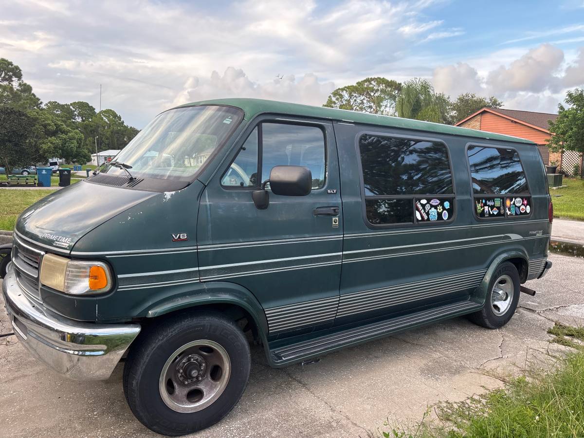 Dodge-b2500-van-1995-green