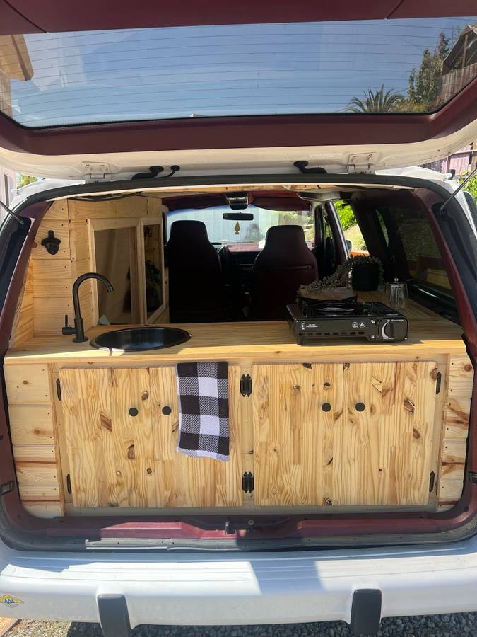 Dodge-caravan-1991-white-1