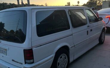 Dodge-caravan-1991-white-10