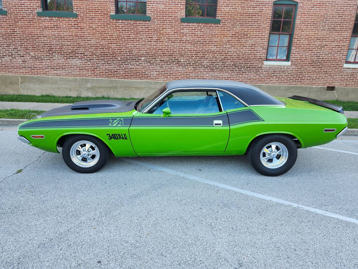 Dodge-challenger-1974-green-1