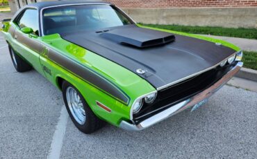 Dodge-challenger-1974-green-3