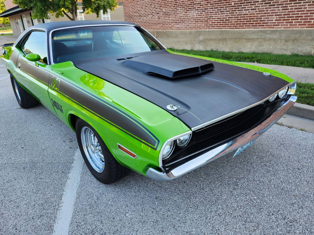 Dodge-challenger-1974-green-3