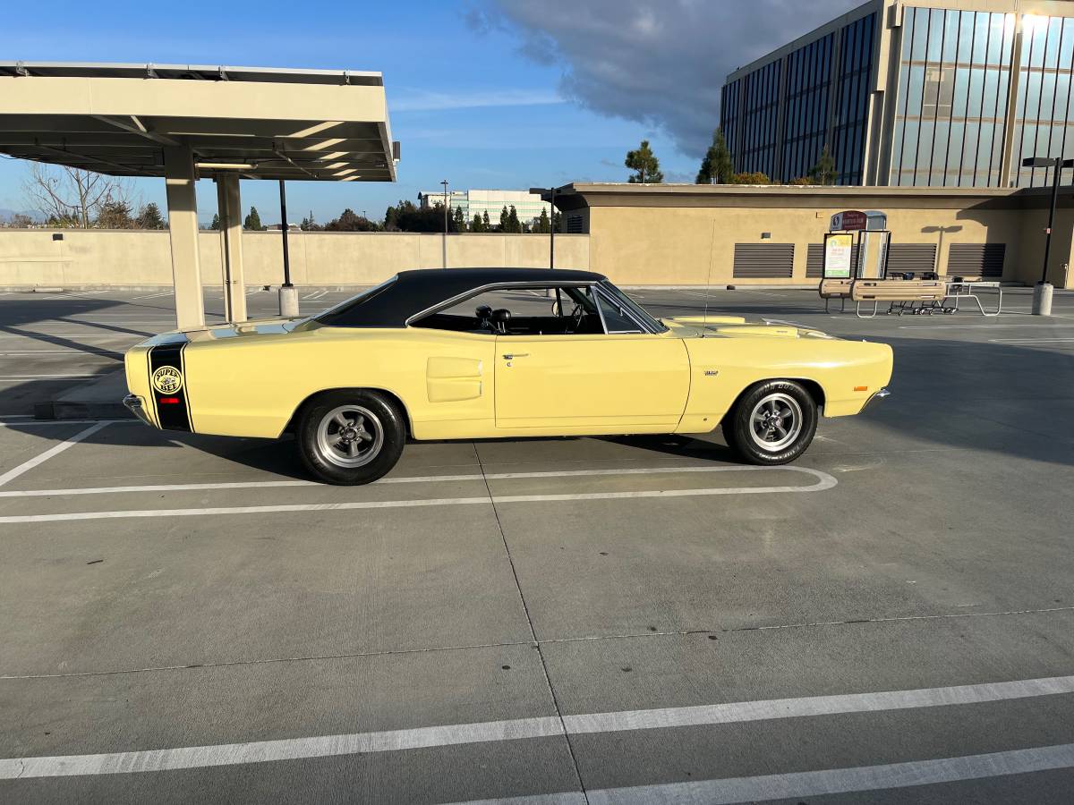 Dodge-coronet-super-bee-1969-yellow-1