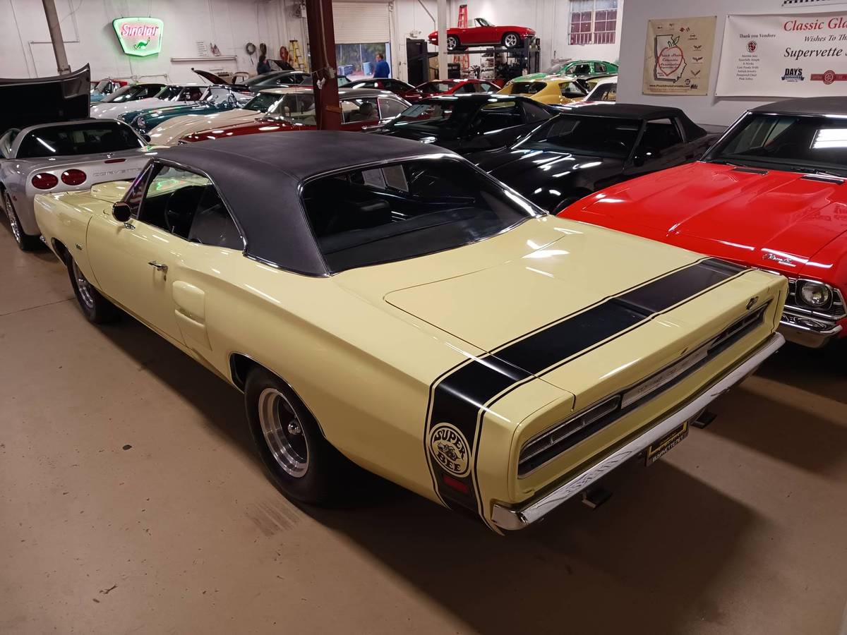 Dodge-coronet-super-bee-1969-yellow