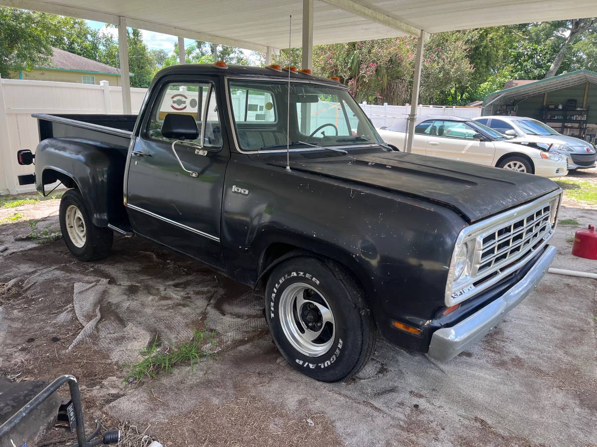 Dodge-d-100.-1972-grey-12