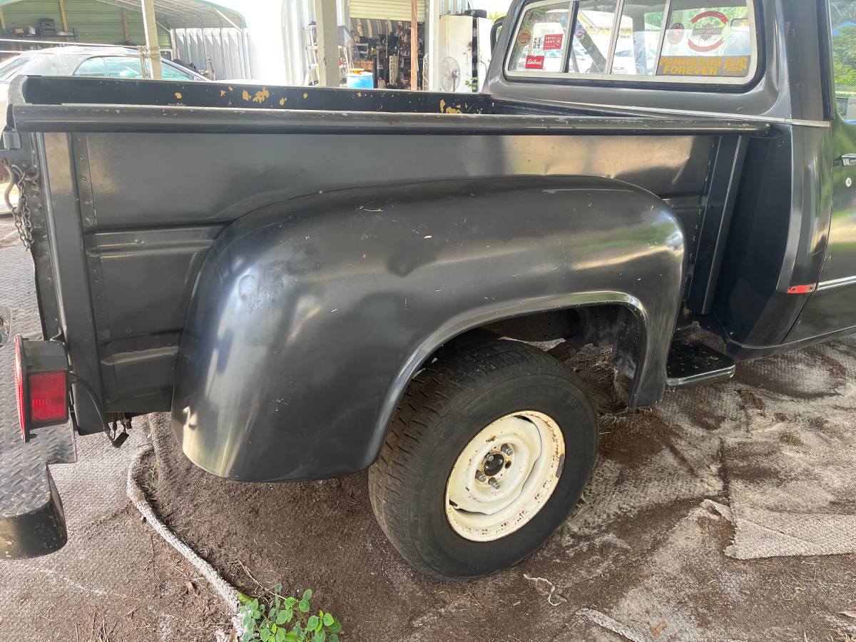 Dodge-d-100.-1972-grey-5
