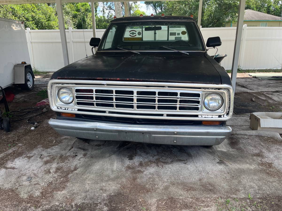Dodge-d-100.-1972-grey-8