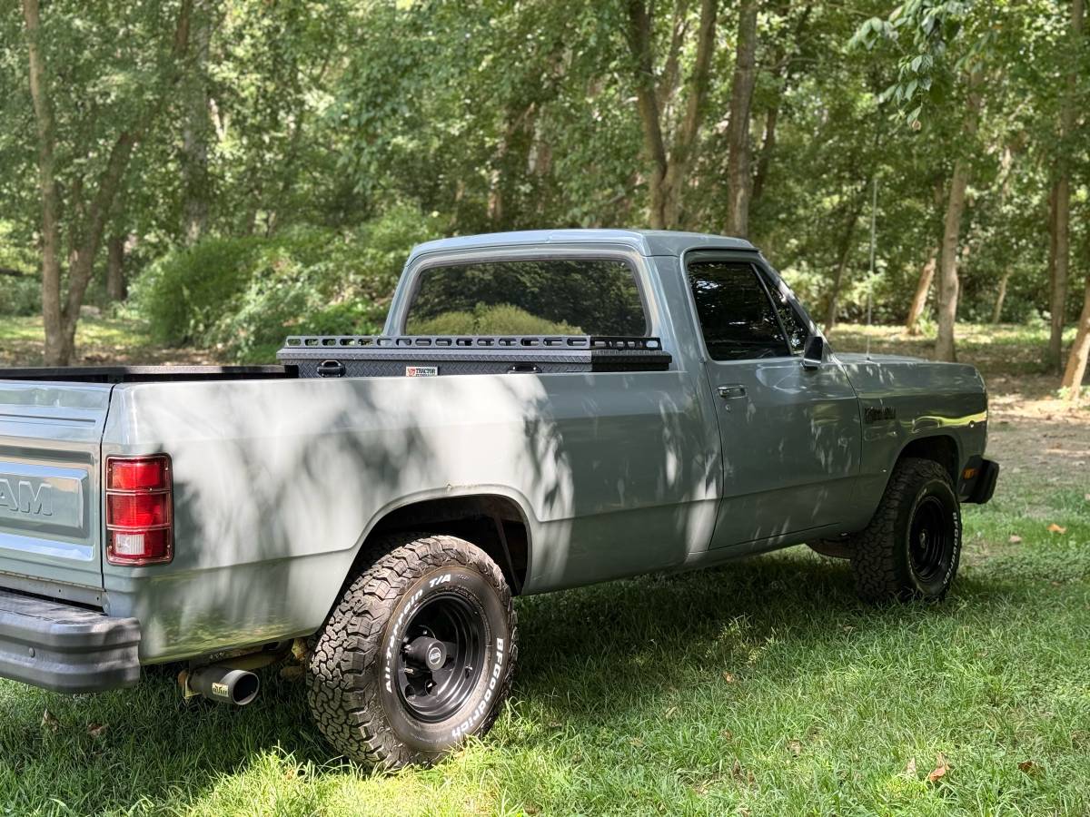 Dodge-d100-1986-grey-4