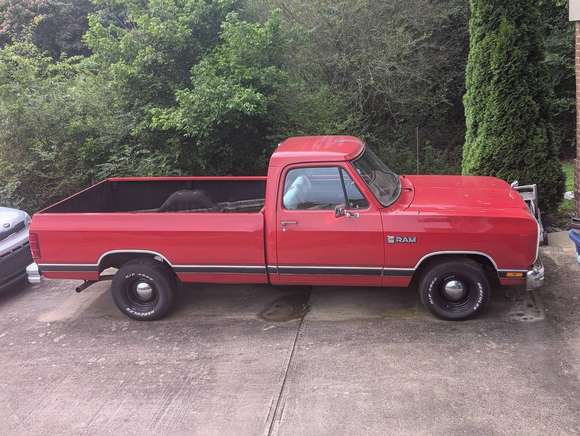 Dodge-d100-1987-red