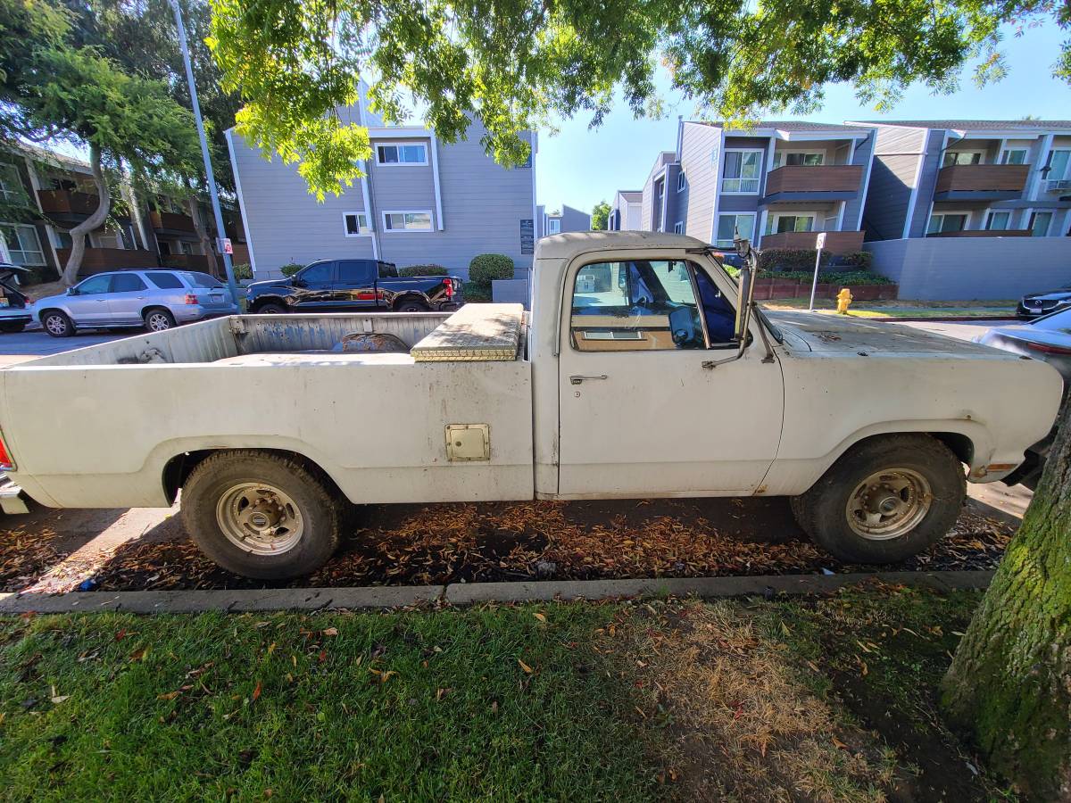 Dodge-d200-1972-grey-7