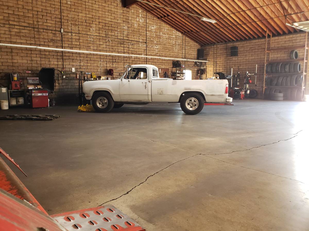 Dodge-d200-1972-grey