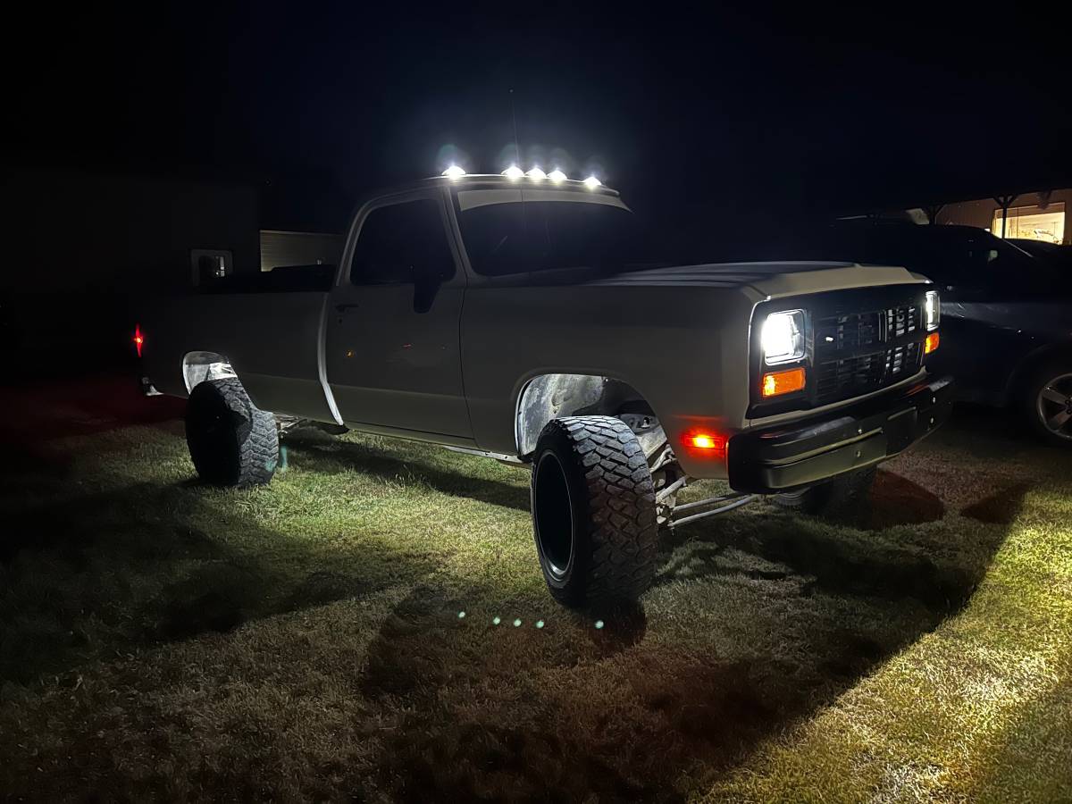 Dodge-d250-1991-white-4