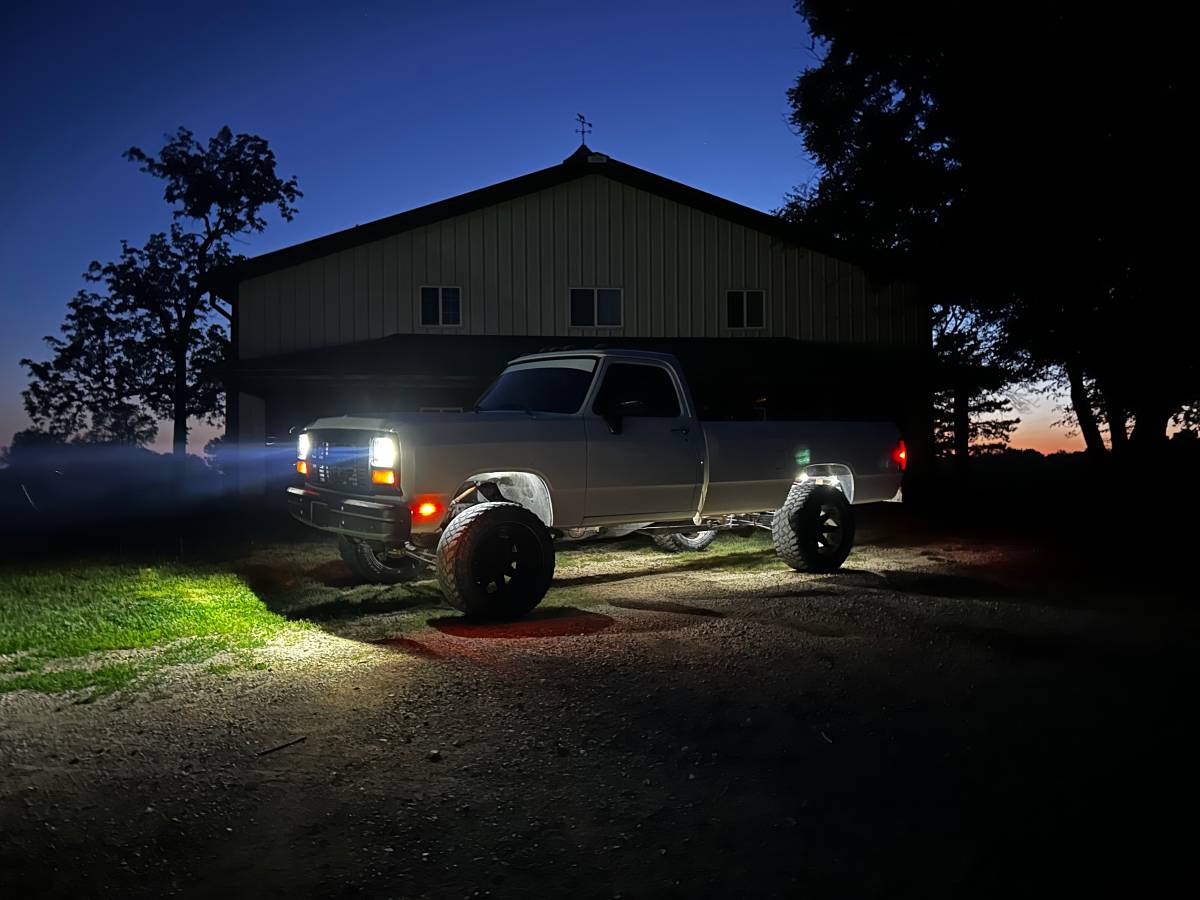 Dodge-d250-1991-white