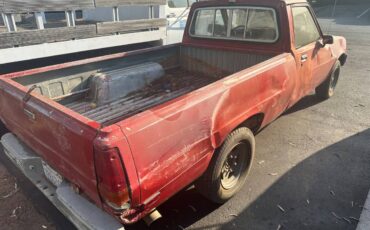 Dodge-d50-conv.-cab-custom-1985-red