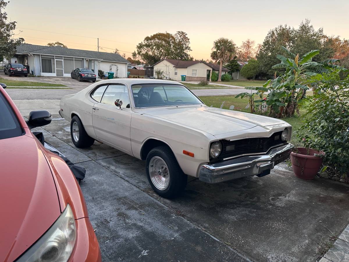 Dodge-dart-sport-1974-white