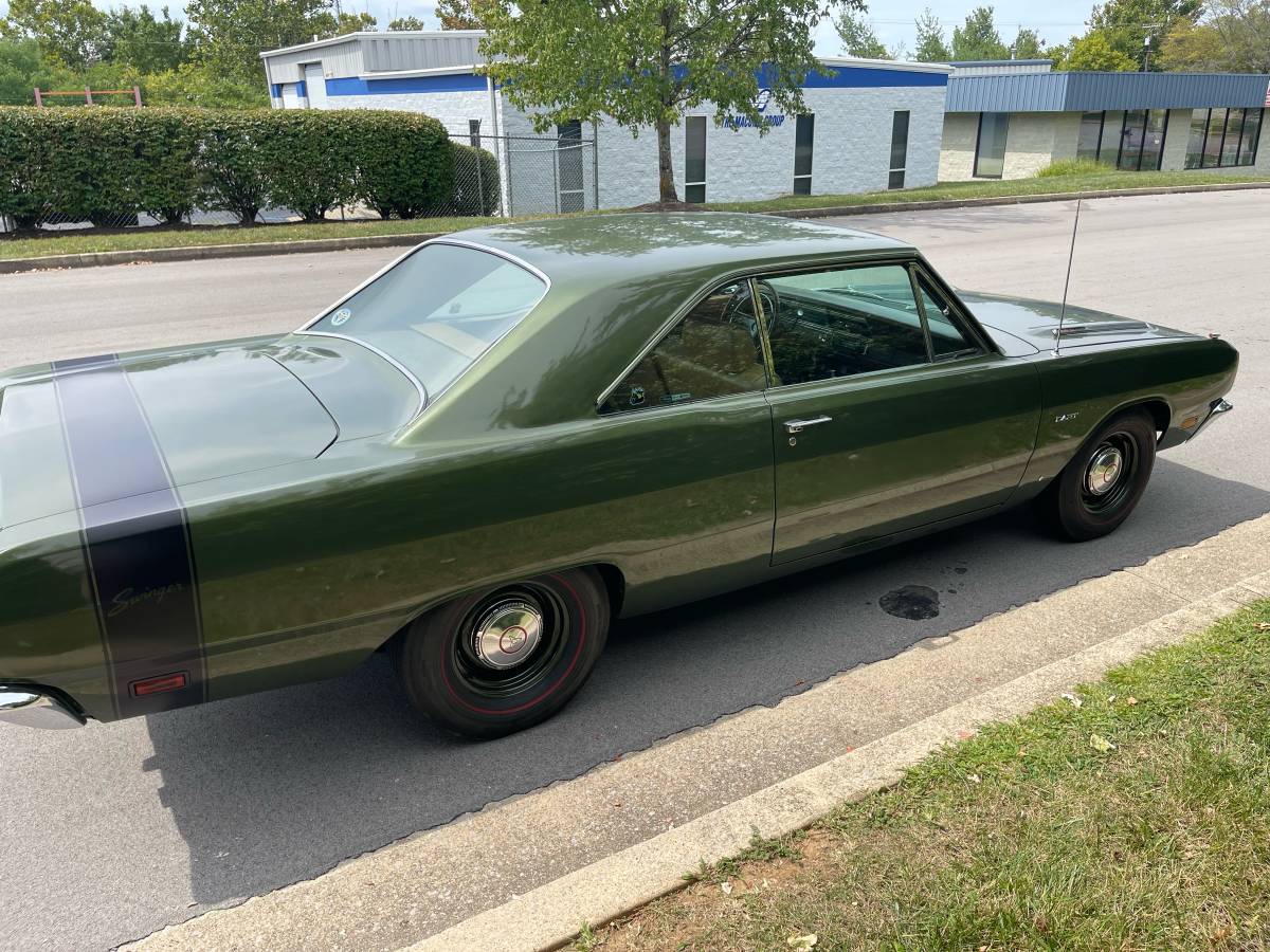 Dodge-dart-swinger-1969-green-1
