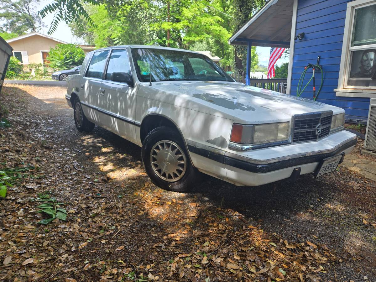 Dodge-dynasty-1990-white-4