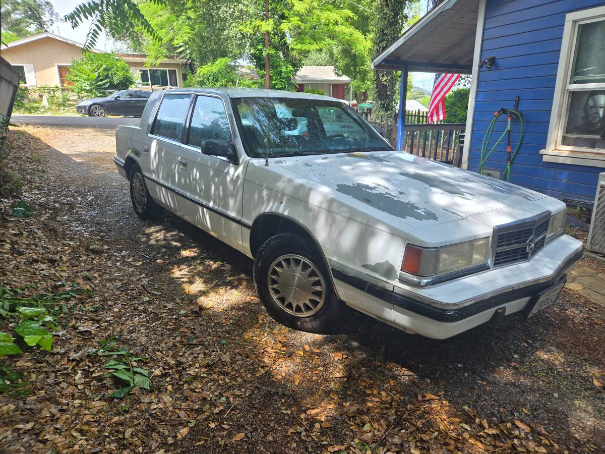 Dodge-dynasty-1990-white-5