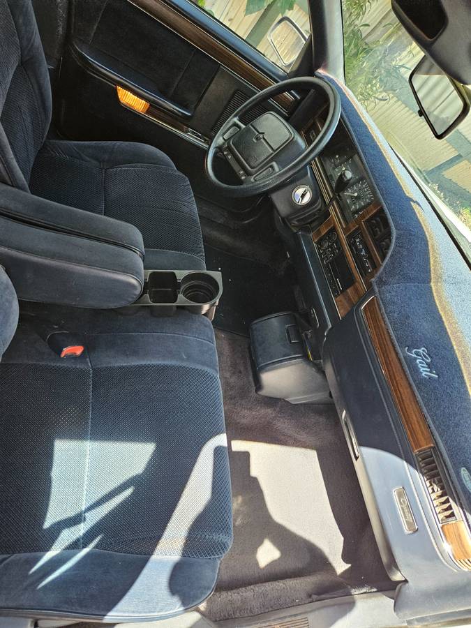 Dodge-dynasty-1990-white