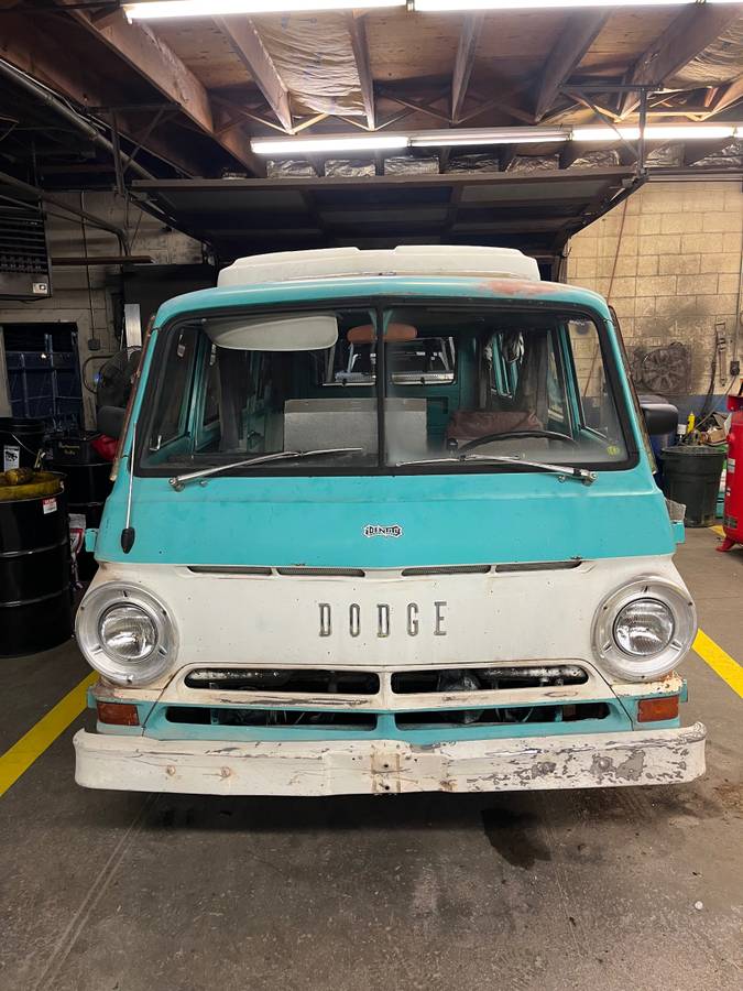 Dodge-family-wagon-1966-blue-1