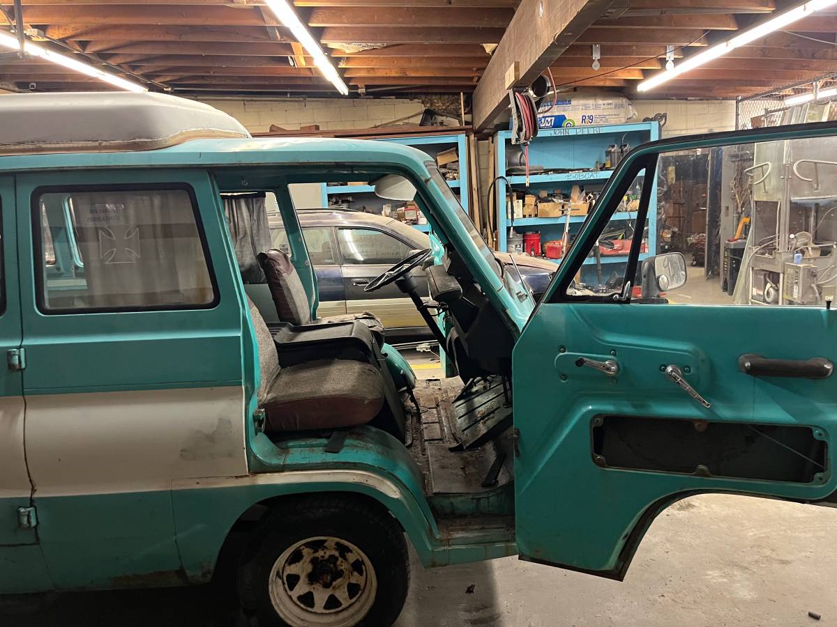 Dodge-family-wagon-1966-blue-15