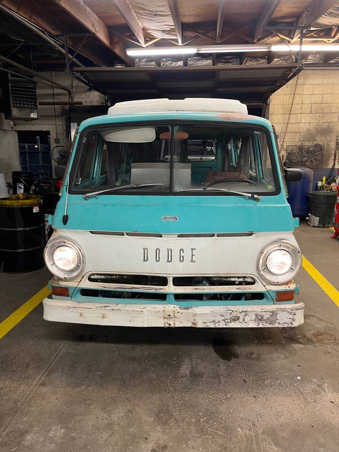 Dodge-family-wagon-1966-blue-2