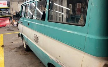 Dodge-family-wagon-1966-blue-4