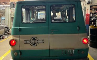 Dodge-family-wagon-1966-blue-6