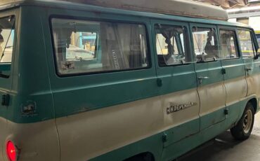 Dodge-family-wagon-1966-blue-7