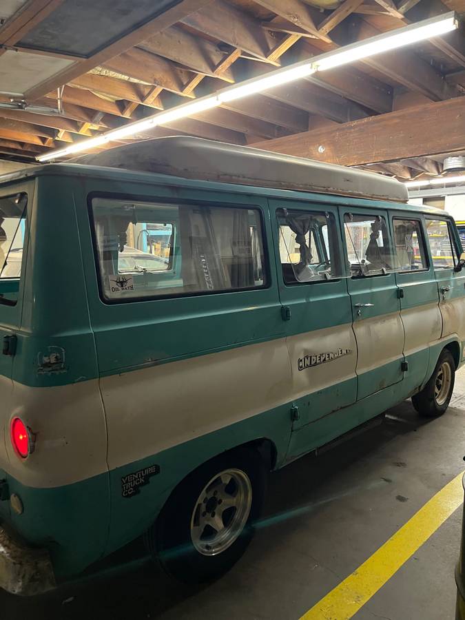 Dodge-family-wagon-1966-blue-7