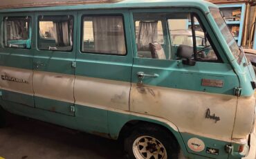 Dodge-family-wagon-1966-blue-9