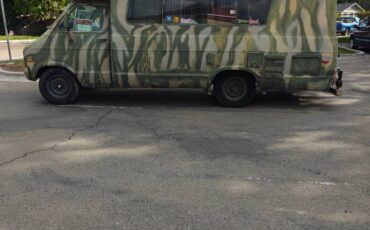 Dodge-motorhome-1972-green