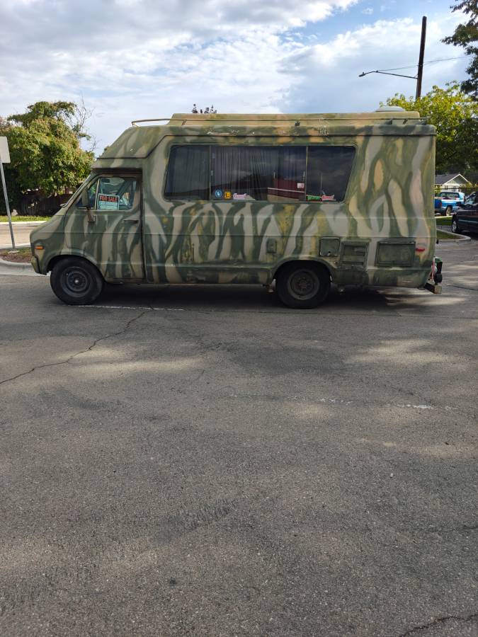 Dodge-motorhome-1972-green