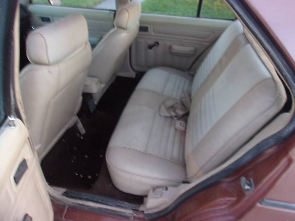 Dodge-omni-1984-6