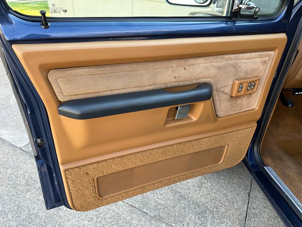 Dodge-other-pickups-w350-5.9l-4x4-12-valve-cummins-1993-blue-5