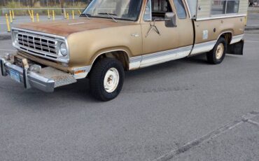 Dodge-power-wagon-1976