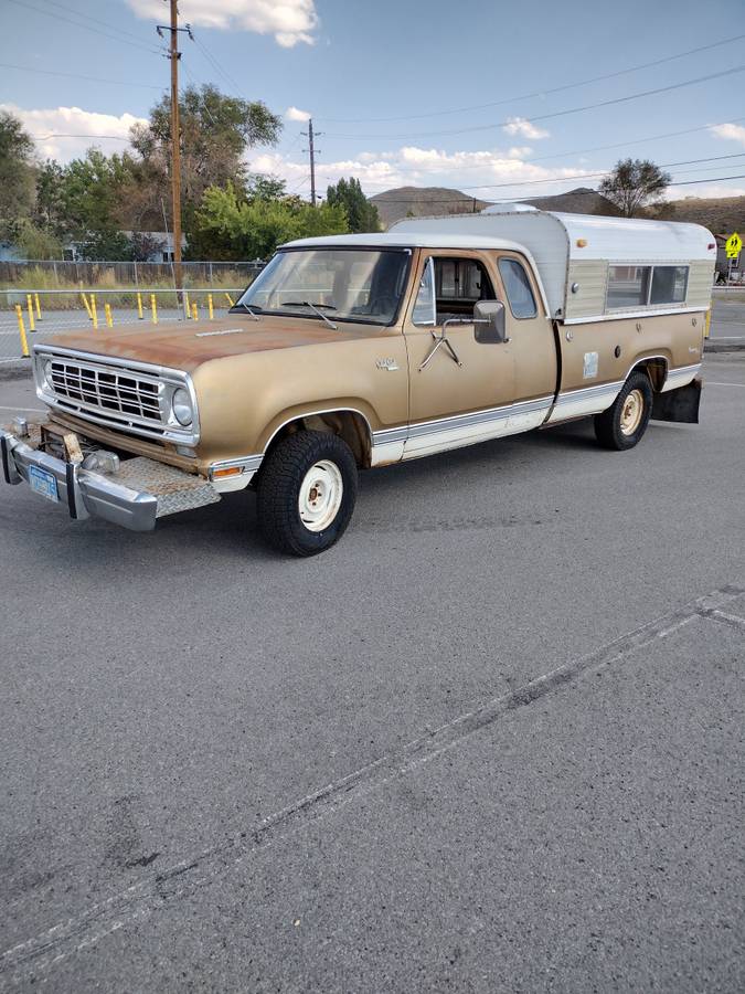 Dodge-power-wagon-1976