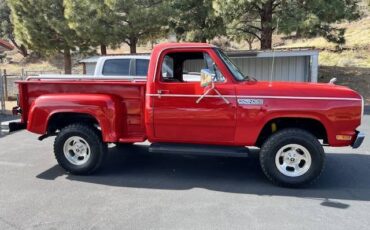 Dodge-power-wagon-1979-red-2