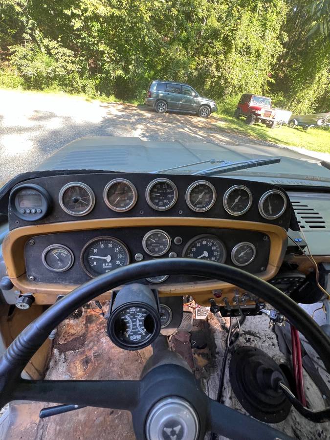 Dodge-power-wagon-diesel-1966-grey-7