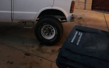 Dodge-ram-1500-1984-white-5