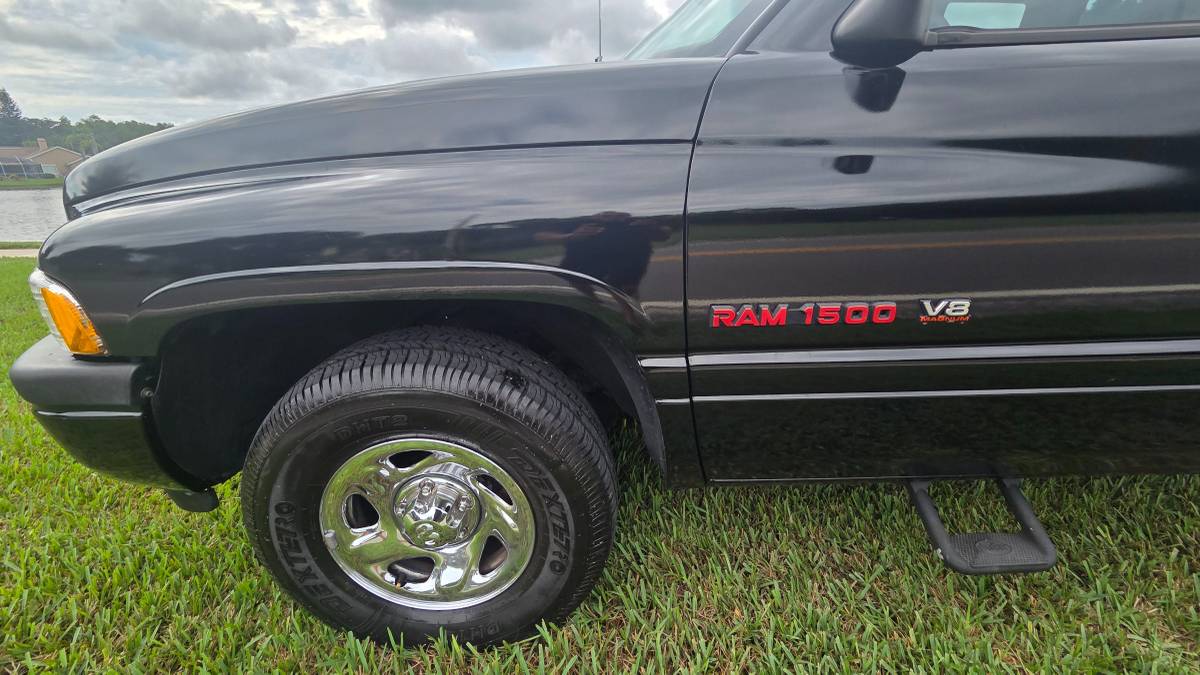 Dodge-ram-1500-crew-cab-magnum-1995-black-1