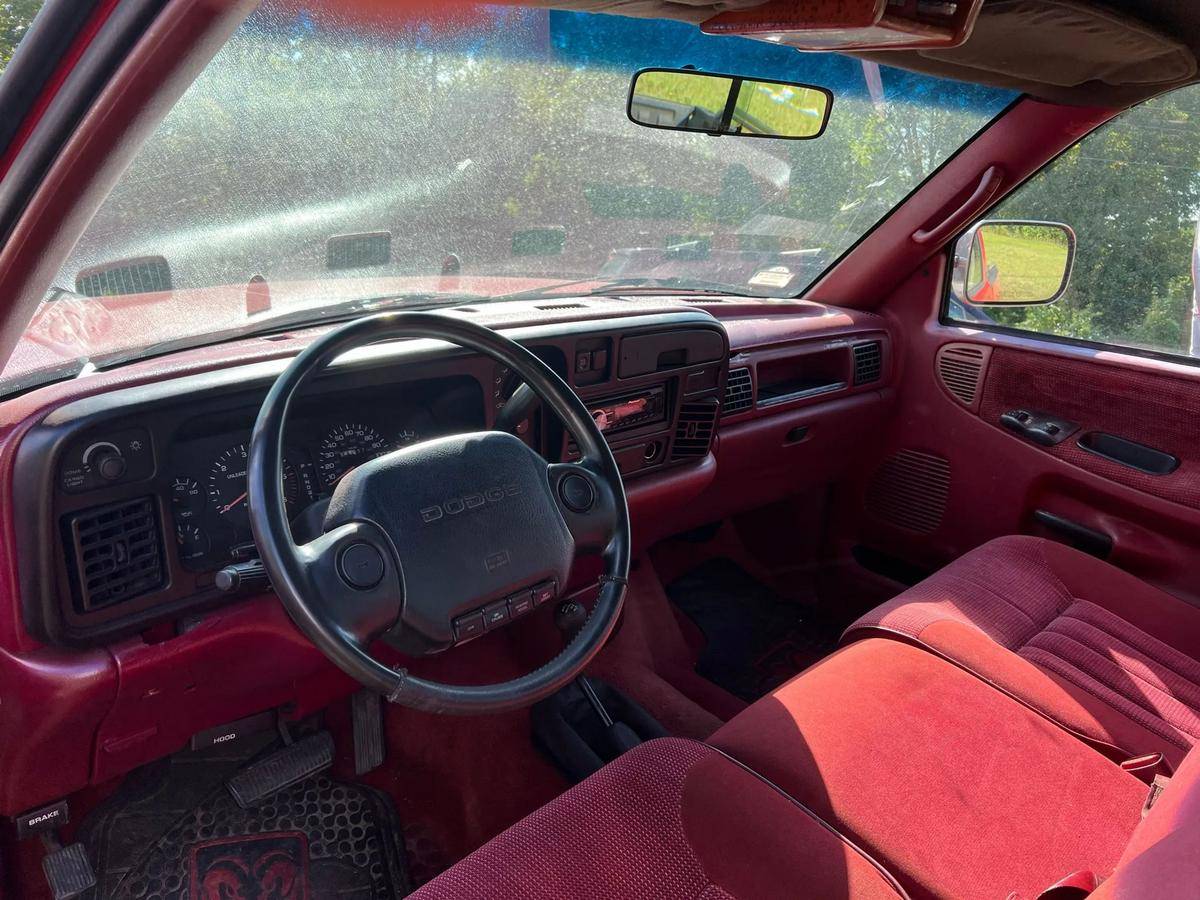 Dodge-ram-1500-pickup-4wd-1995-red-8